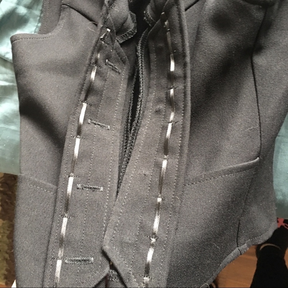 Vintage black vest with floral trim size 6 - Picture 4 of 6